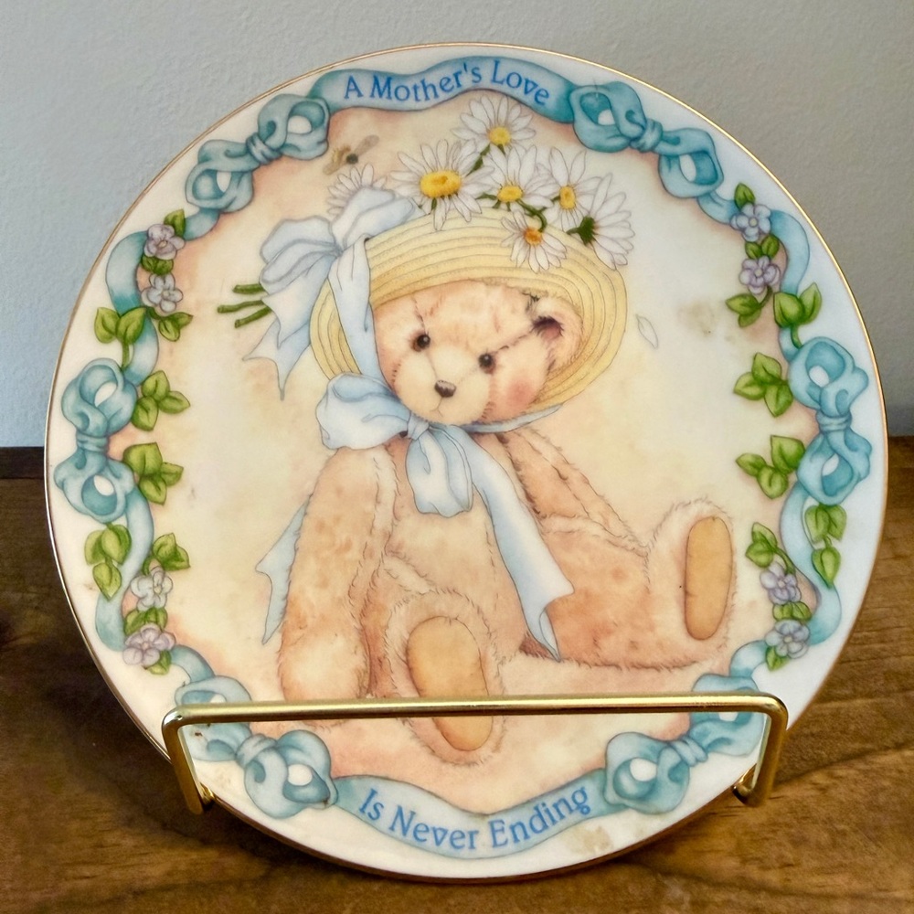 2001 Cherished Teddies 6” Avon Plate # 105383 “A Mother’s Love Is Never Ending”